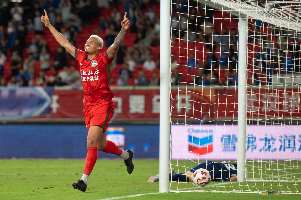 球员阿奇姆, 彭破门后庆 球员阿奇姆, 彭破门后庆